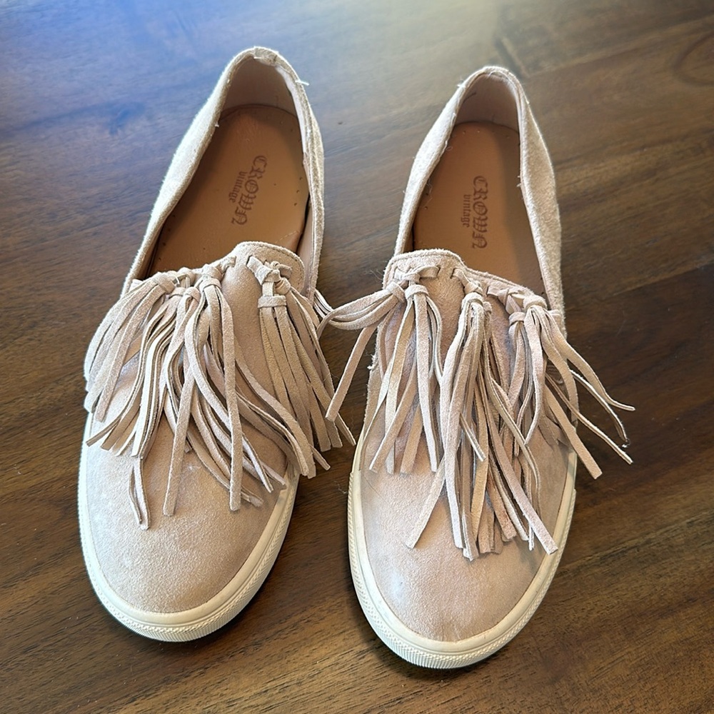 Crown Vintage Slip On Loafer With Tassles size 6